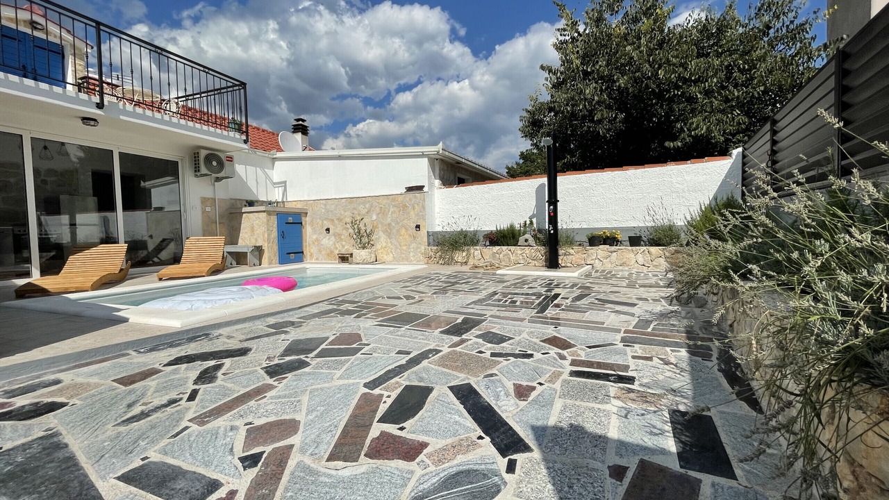Photo of Outdoor in Seget