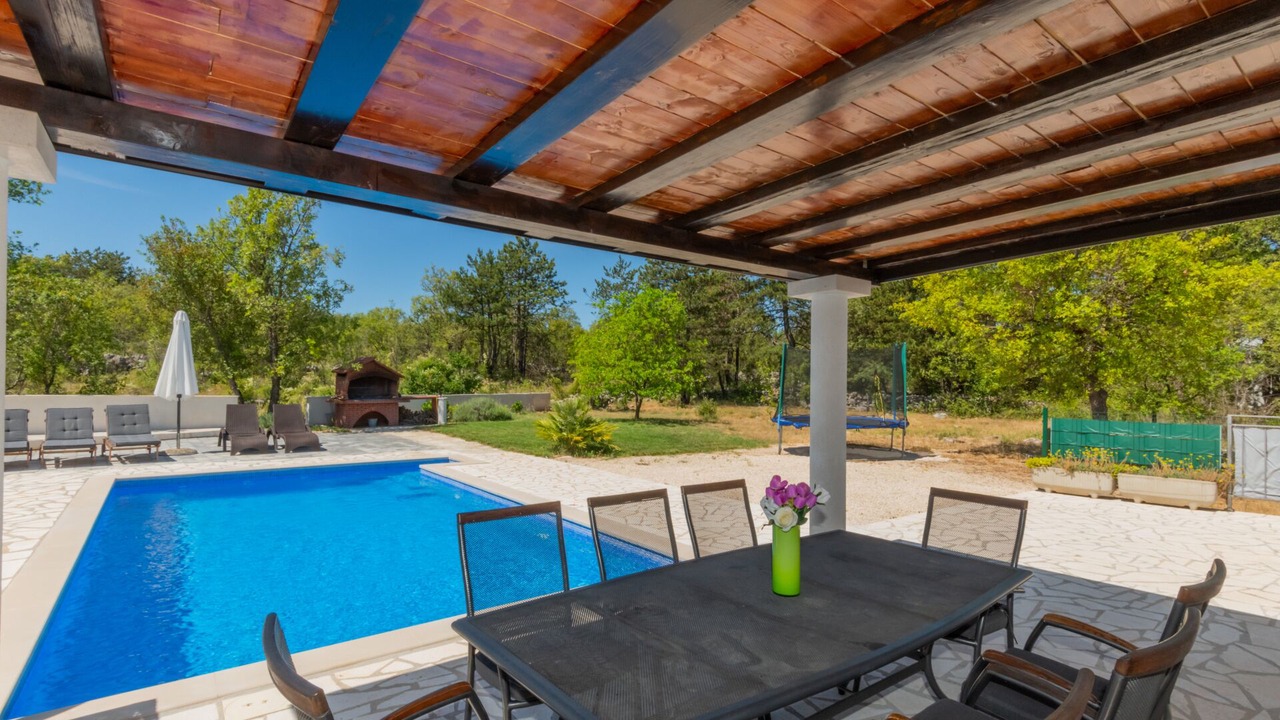 Photo of Outdoor in Grubine