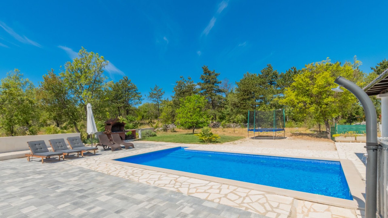 Photo of Outdoor in Grubine