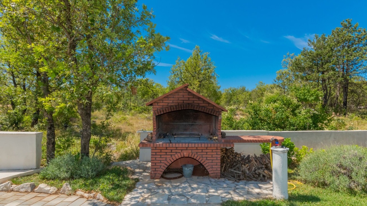 Photo of Outdoor in Grubine