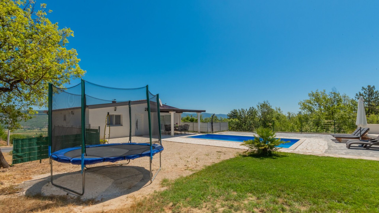 Photo of Outdoor in Grubine