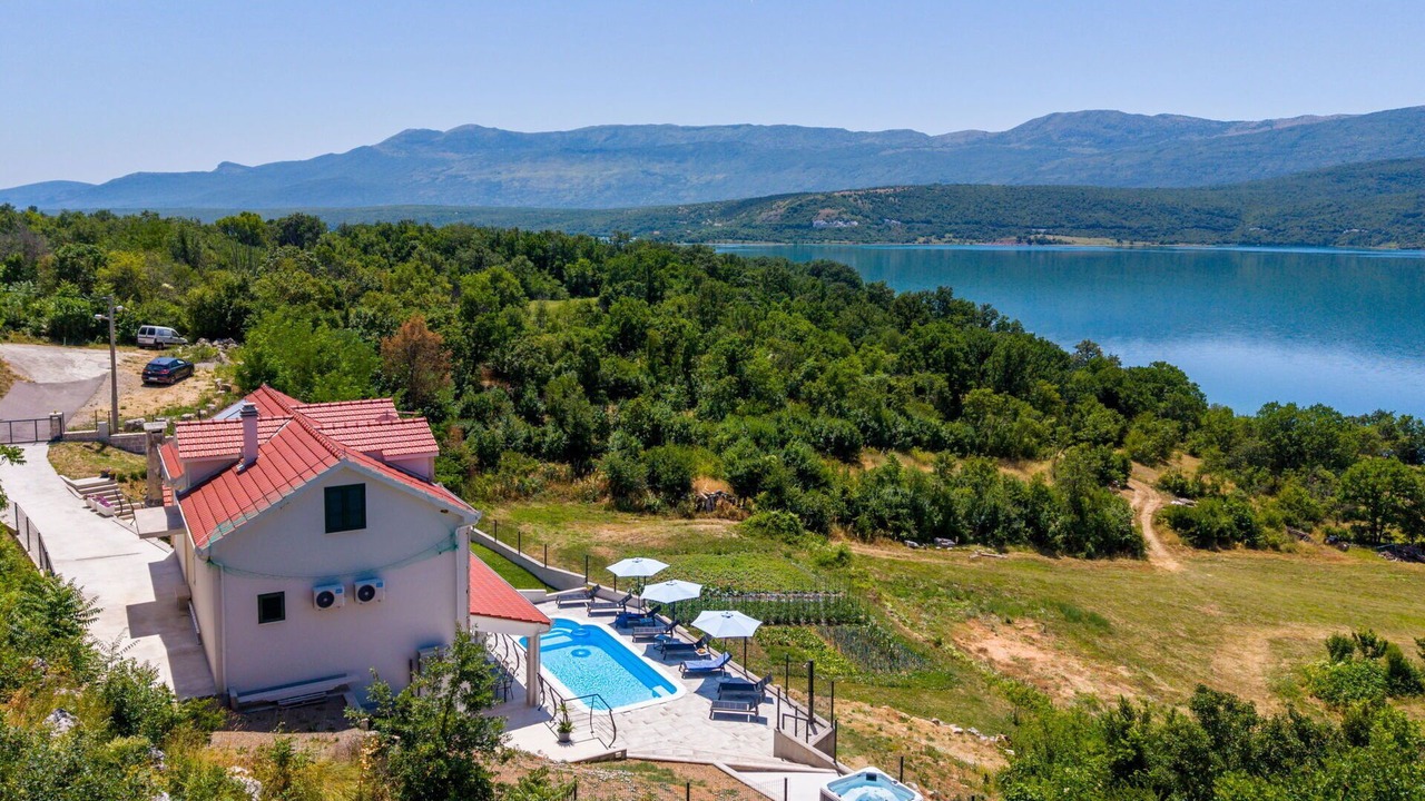 Photo of Outdoor in Garjak