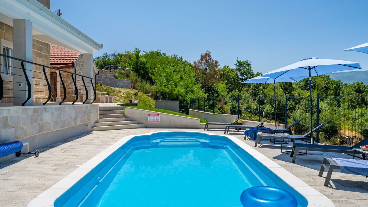 Photo of Outdoor in Garjak