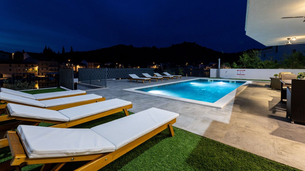 Photo of Outdoor in Blace