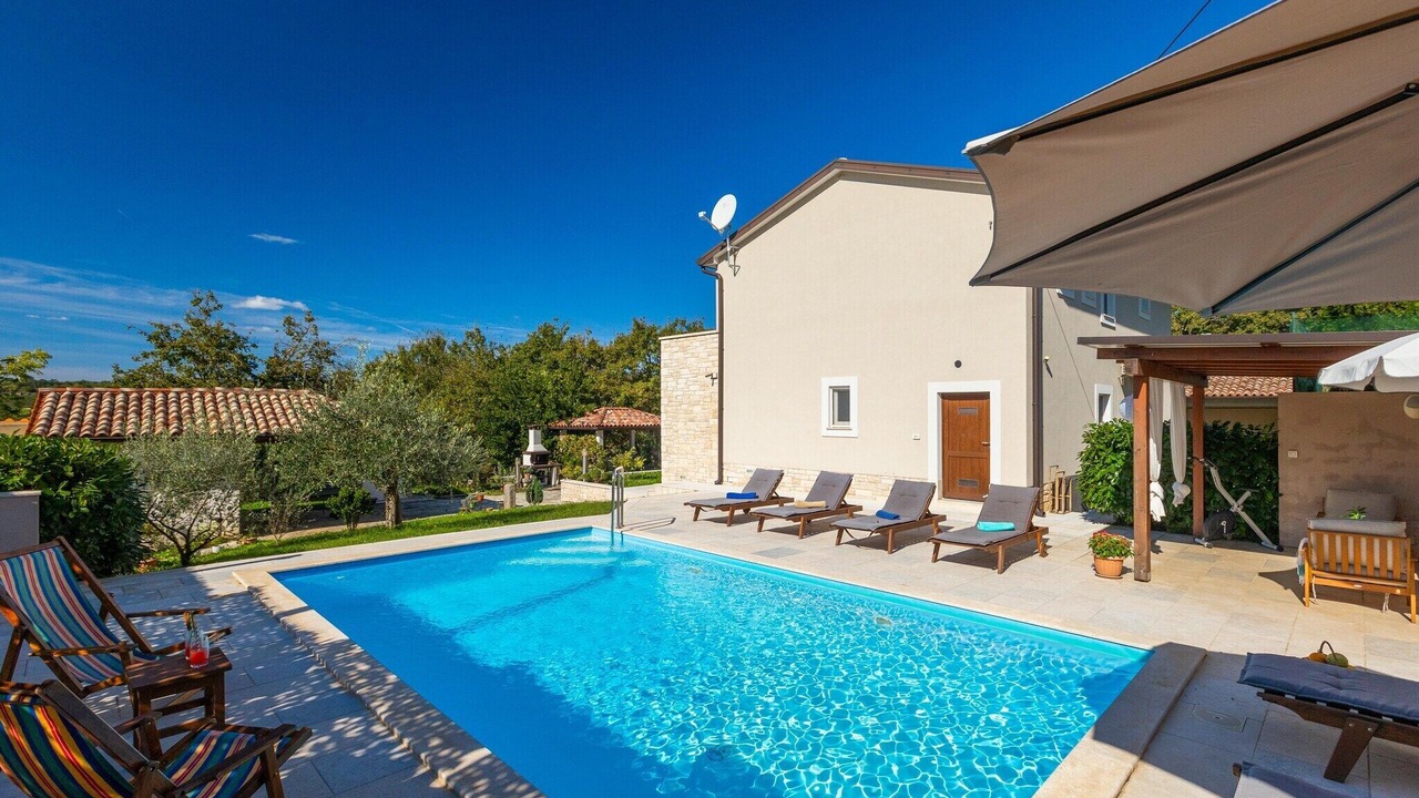 Photo of Outdoor in Beram