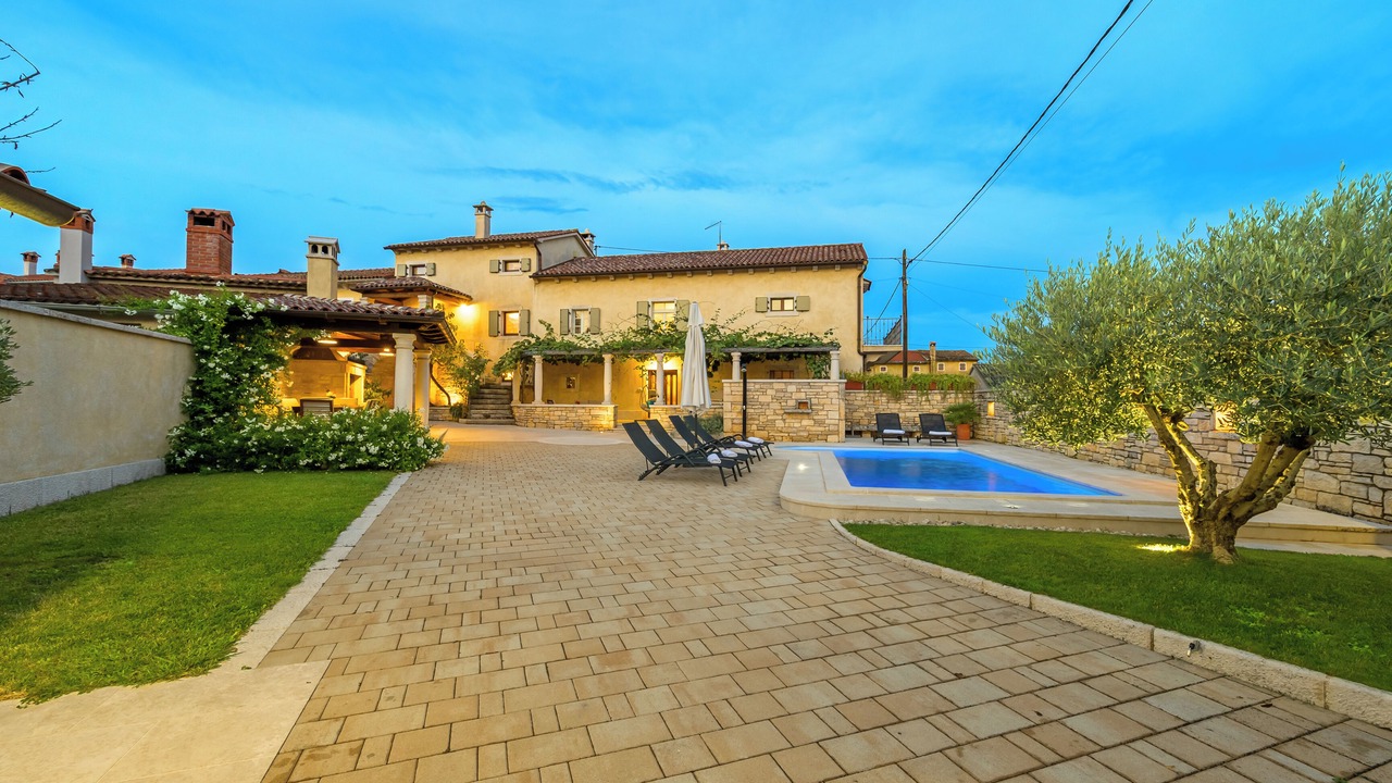 Photo of Outdoor in Muzini