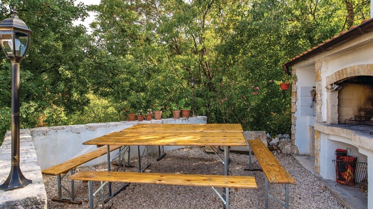 Photo of Outdoor in Brsec