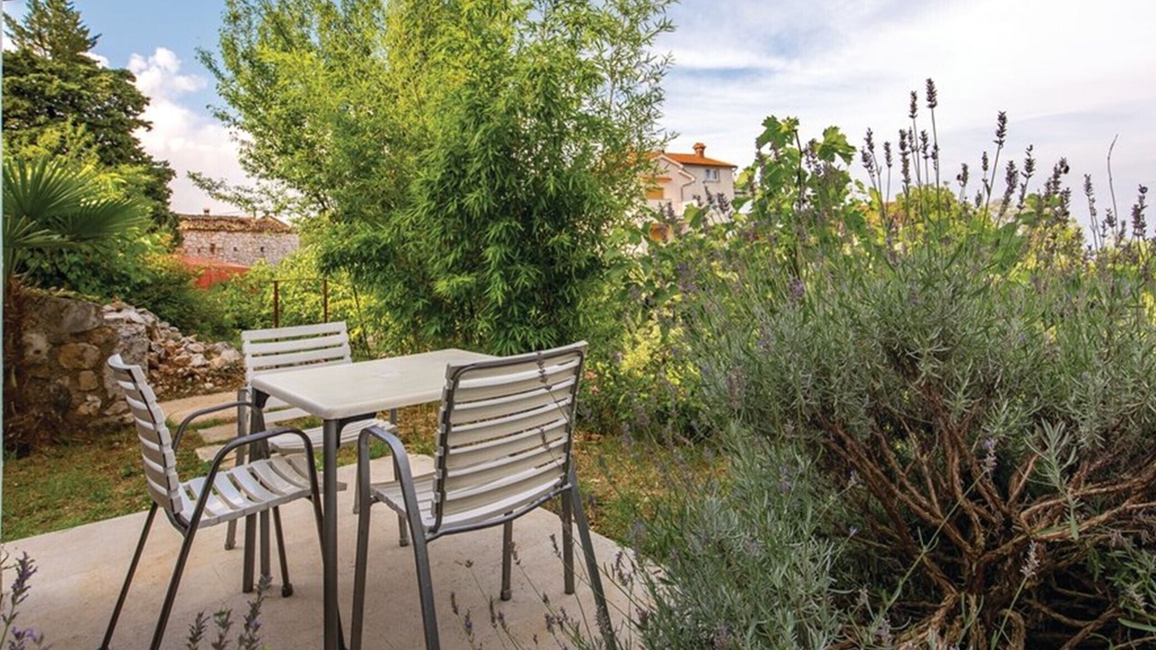 Photo of Outdoor in Brsec