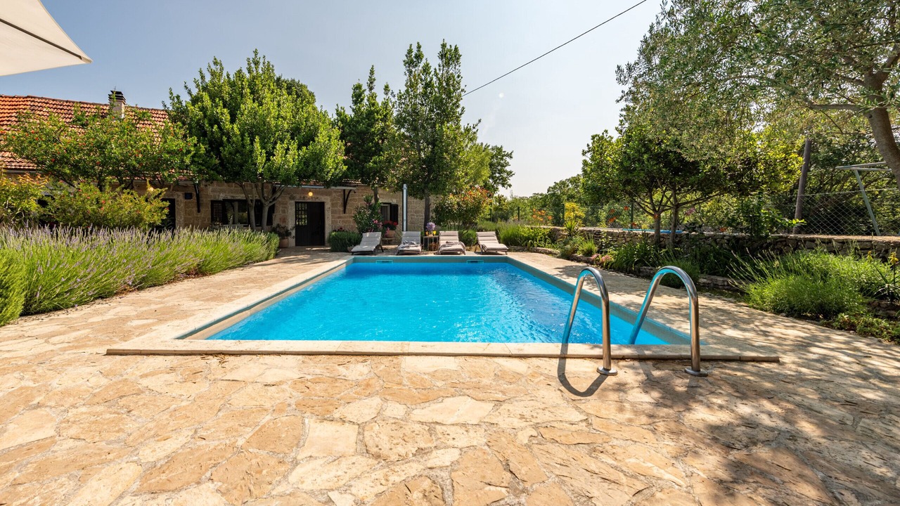 Photo of Outdoor in Oklaj