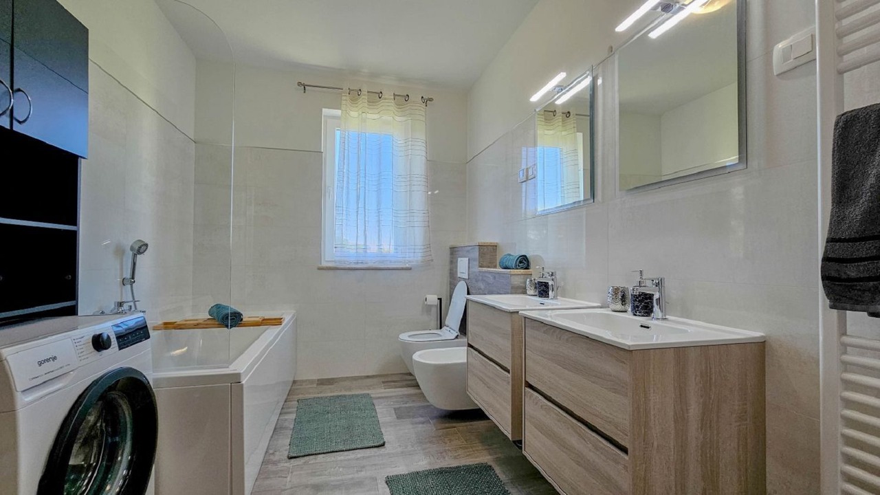Photo of Bathroom in Karigador