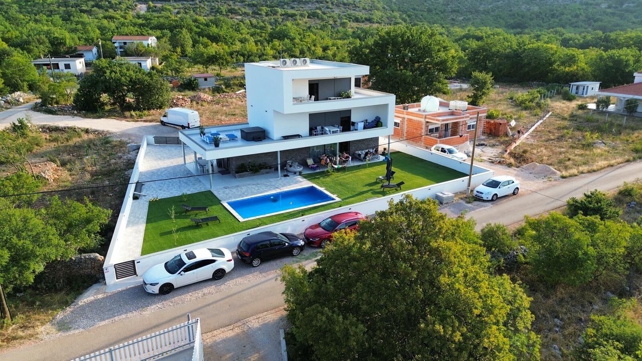 Photo of Outdoor in Seline