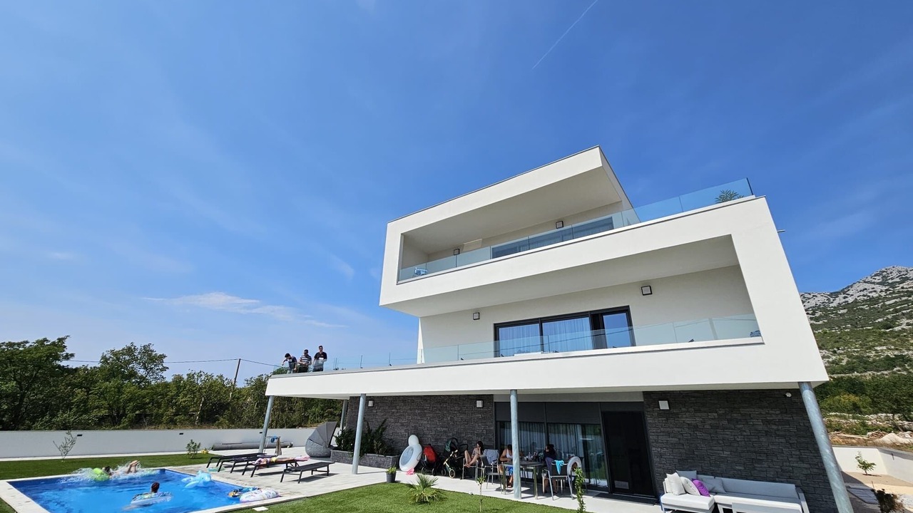 Photo of Outdoor in Seline