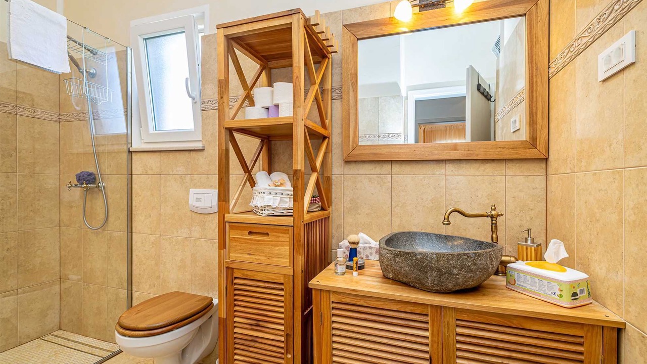 Photo of Bathroom in Porat