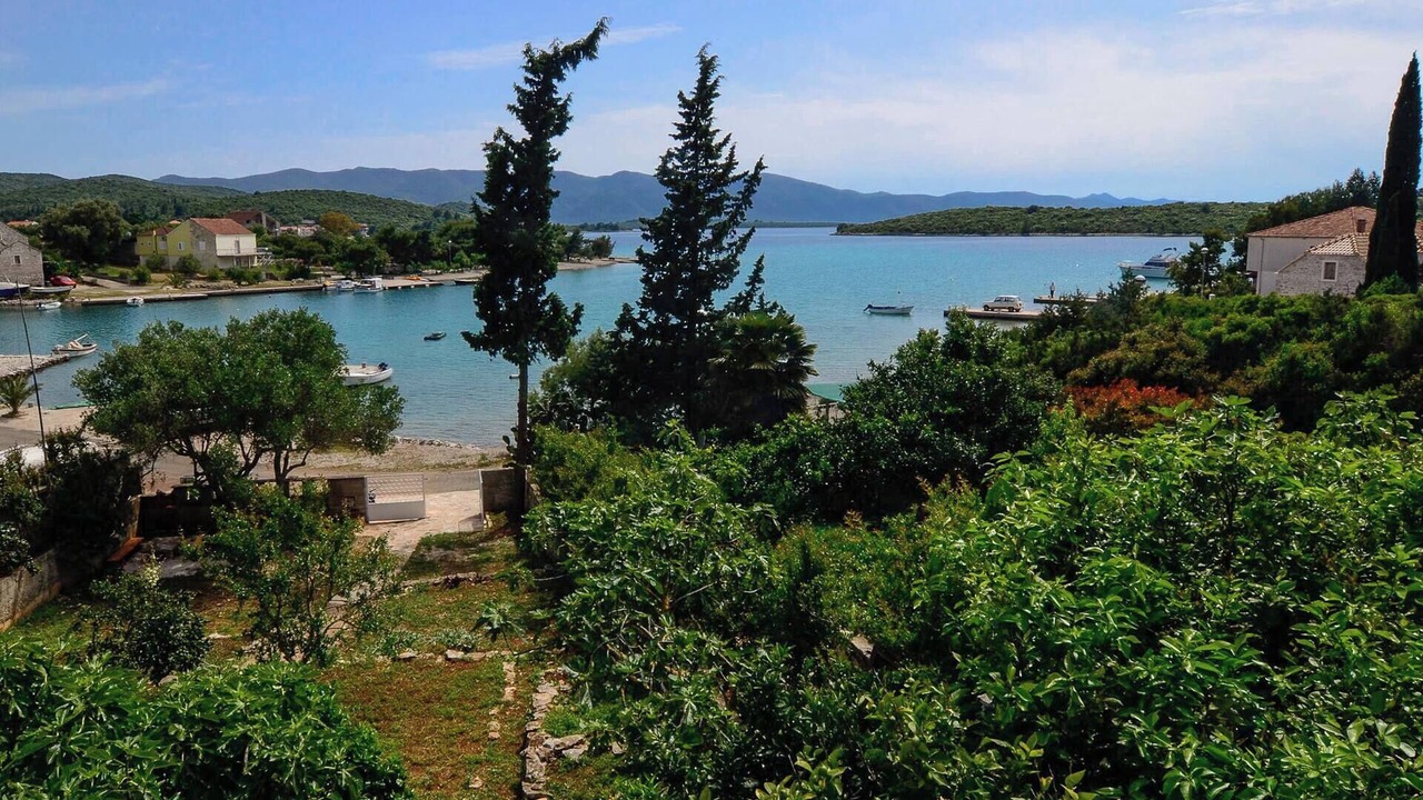 Photo of Others in Loviste