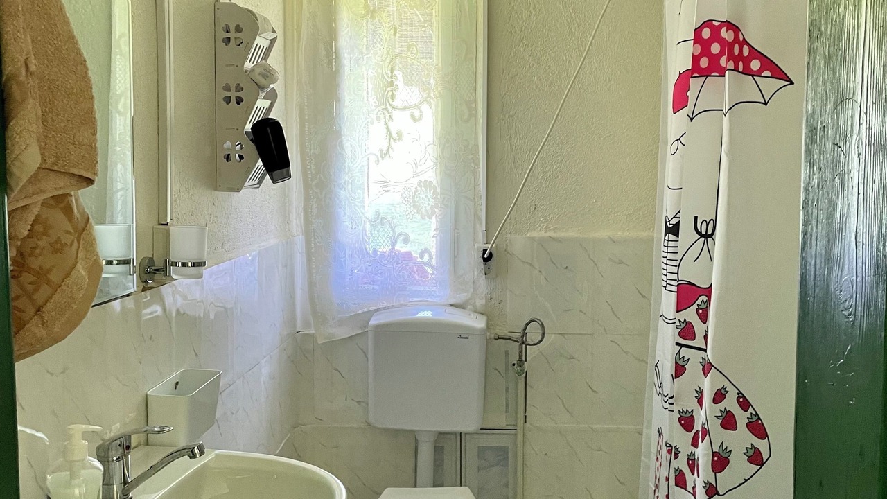 Photo of Bathroom in Risca