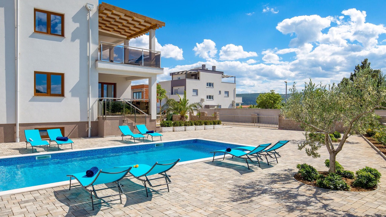 Photo of Outdoor in Seline