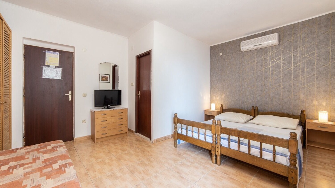 Photo of Bedroom in Brist