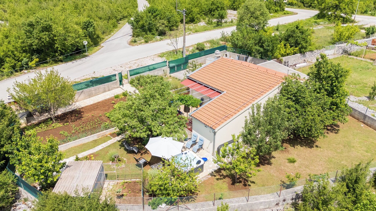 Photo of Outdoor in Srijane