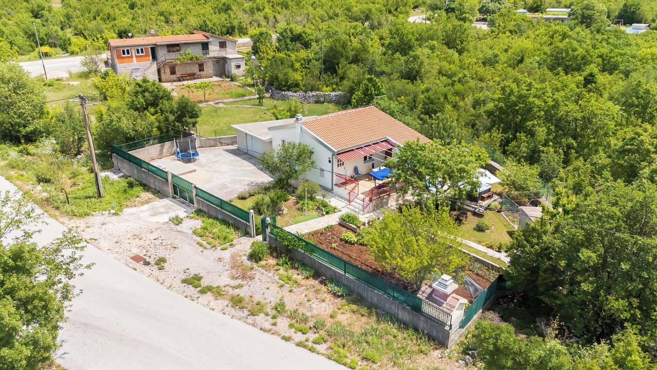 Photo of Outdoor in Srijane