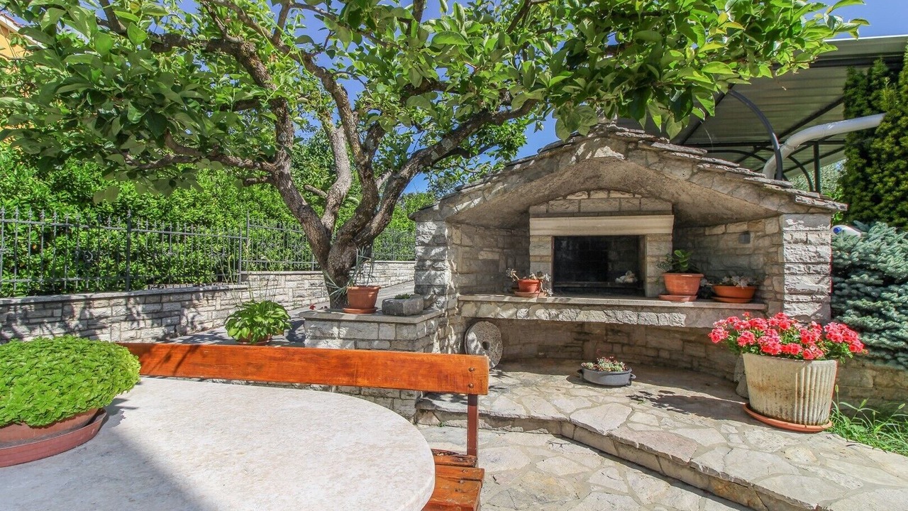 Photo of Outdoor in Gracisce