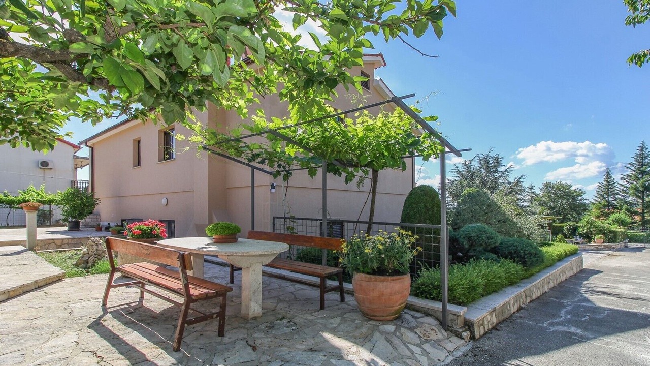 Photo of Outdoor in Gracisce