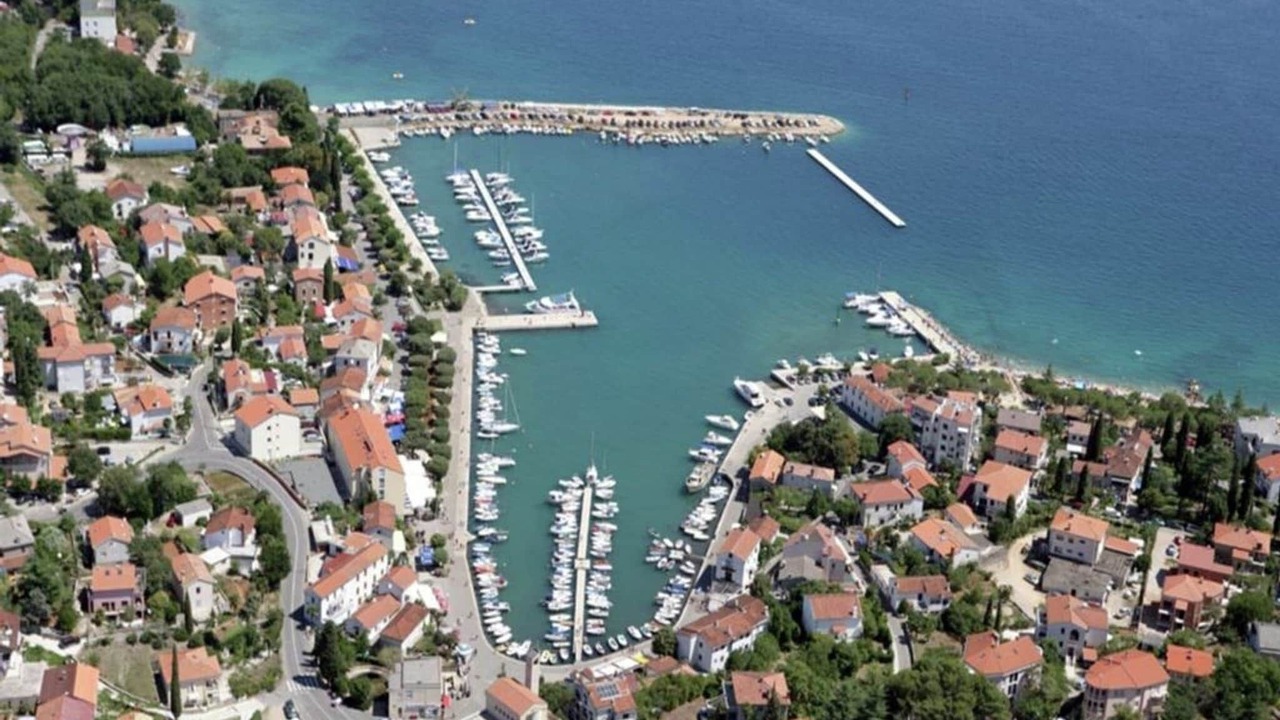 Photo of Others in Porat