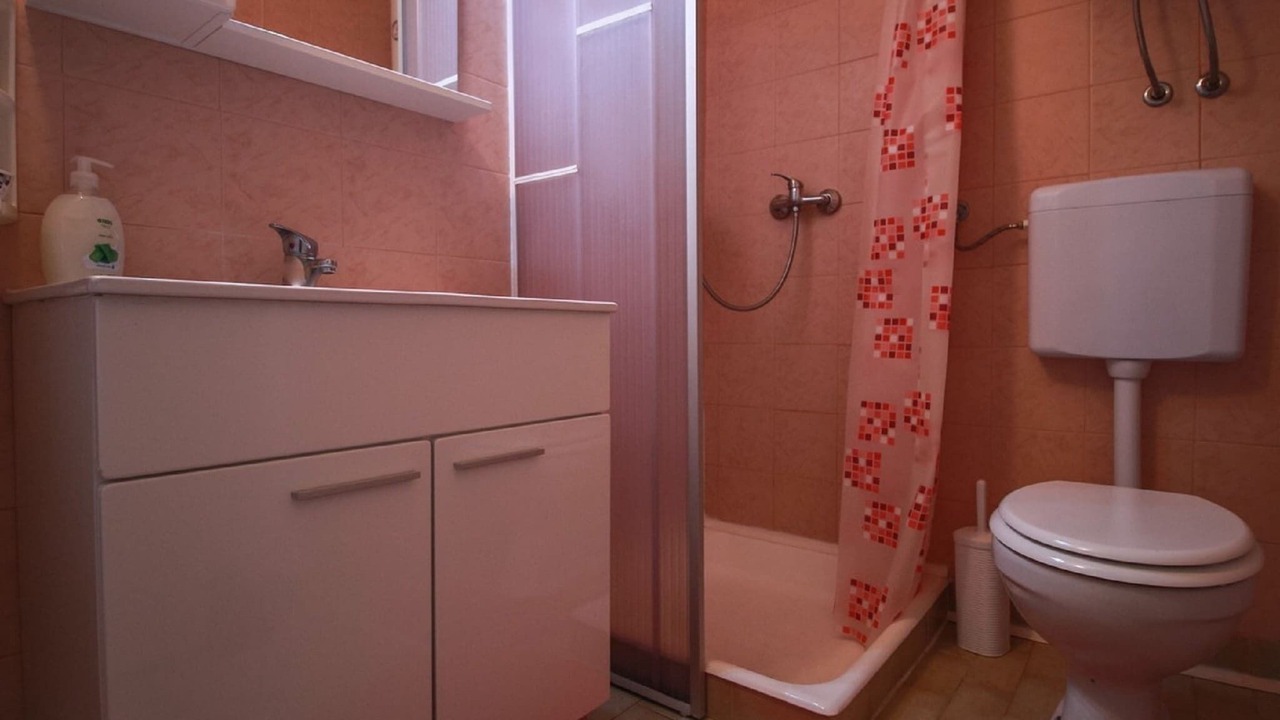 Photo of Bathroom in Porat