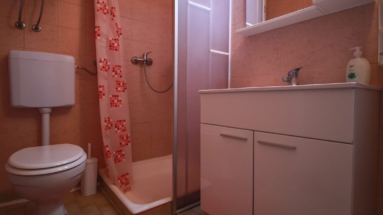 Photo of Bathroom in Porat