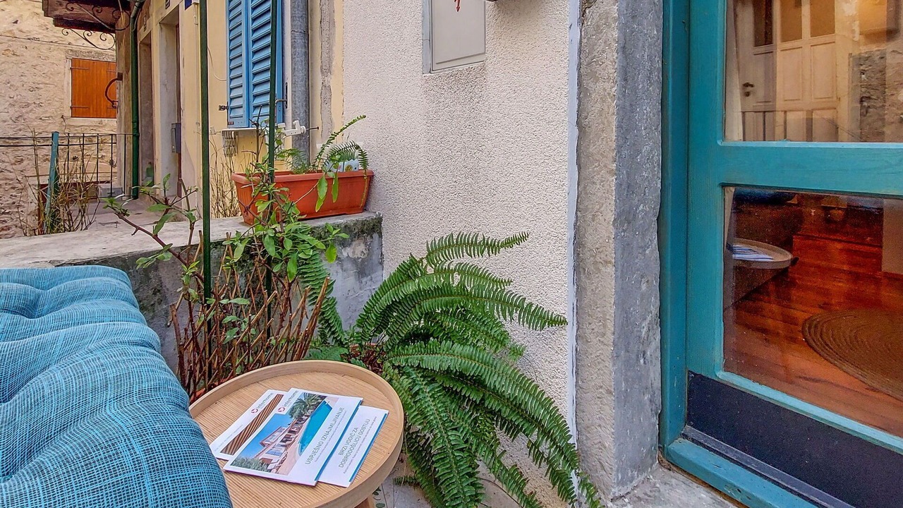 Photo of Others in Cres