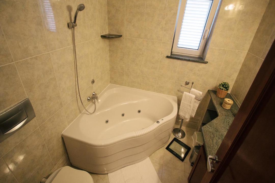 Photo of Bathroom in Cres