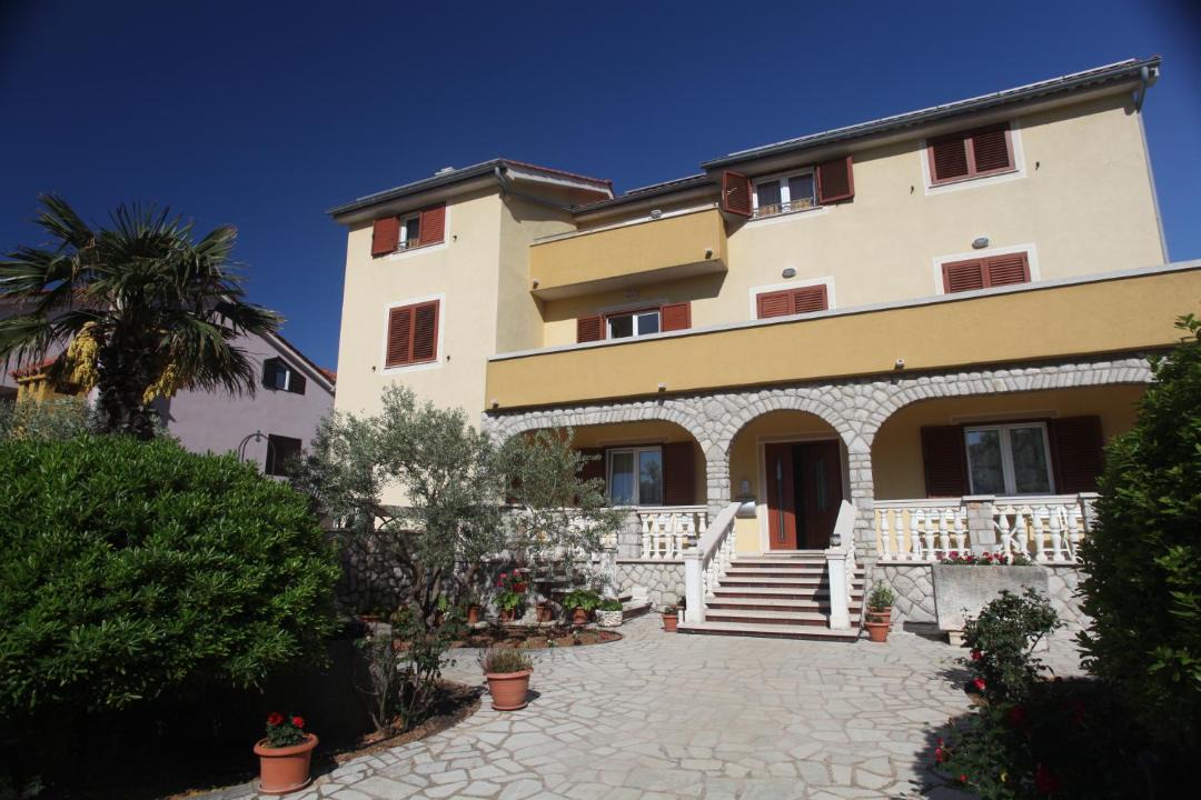 Photo of Others in Cres