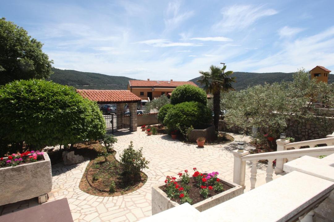 Photo of Others in Cres
