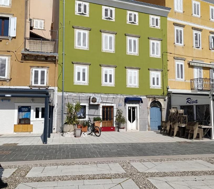 Photo of Others in Cres
