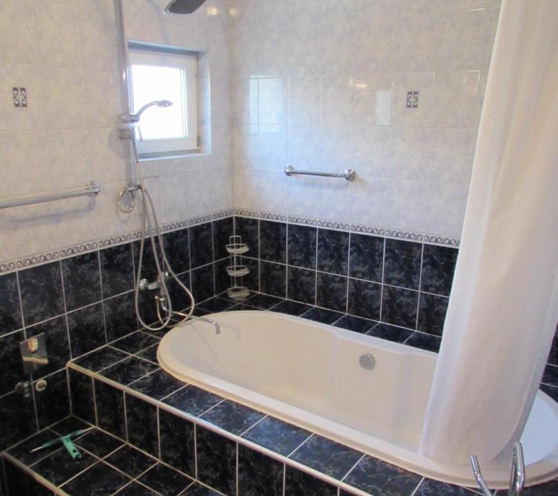 Photo of Bathroom in Seline