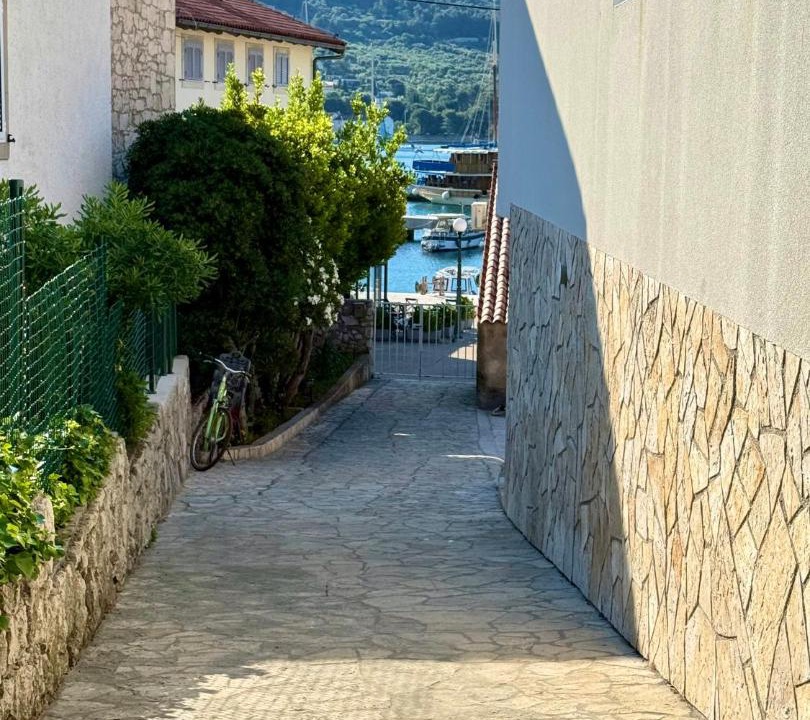 Photo of Others in Cres