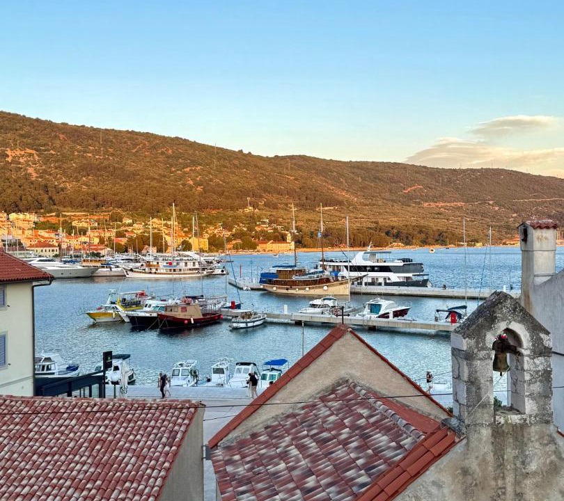 Photo of Others in Cres