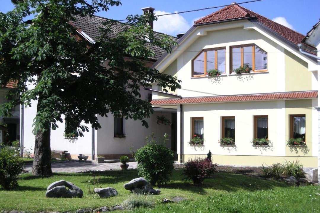 Photo of Buildings in Zerovnica