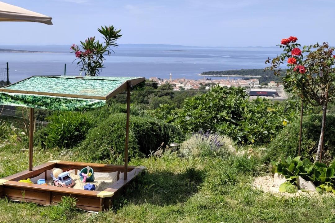 Photo of Others in Mundanije