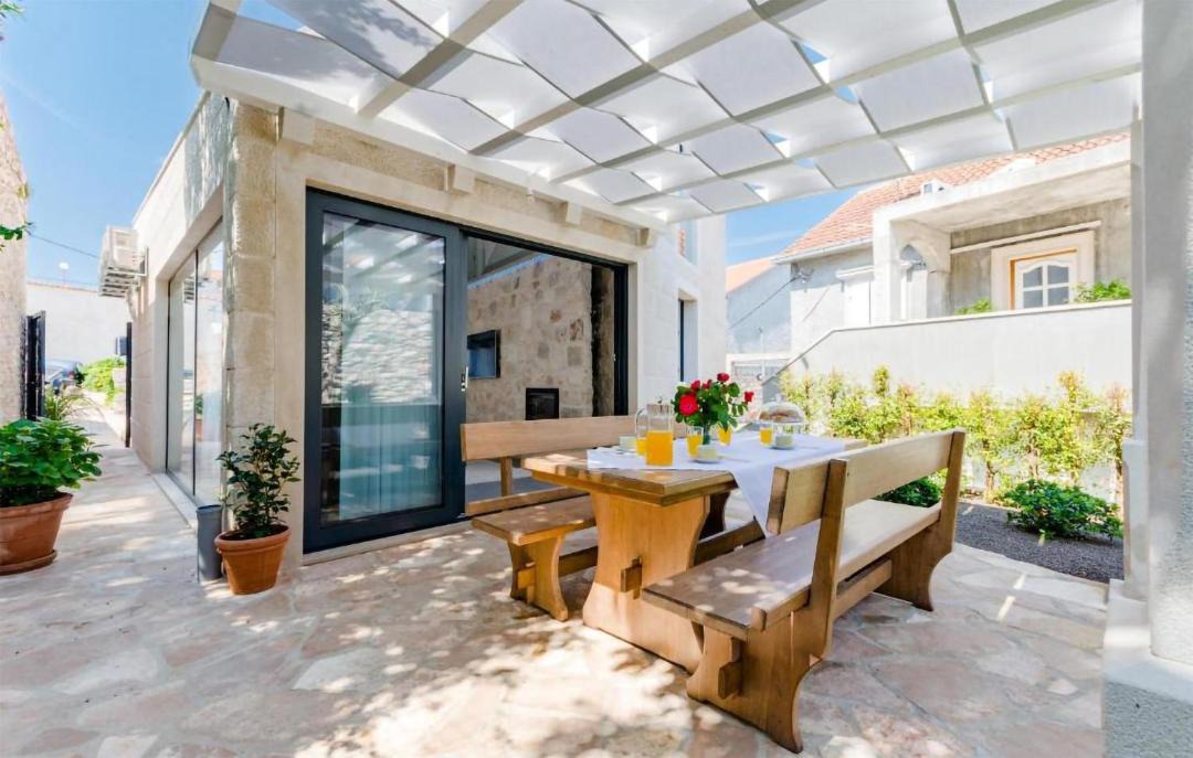 Photo of Patio Balcony in Sutivan