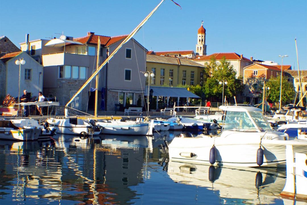 Photo of Buildings in Betina