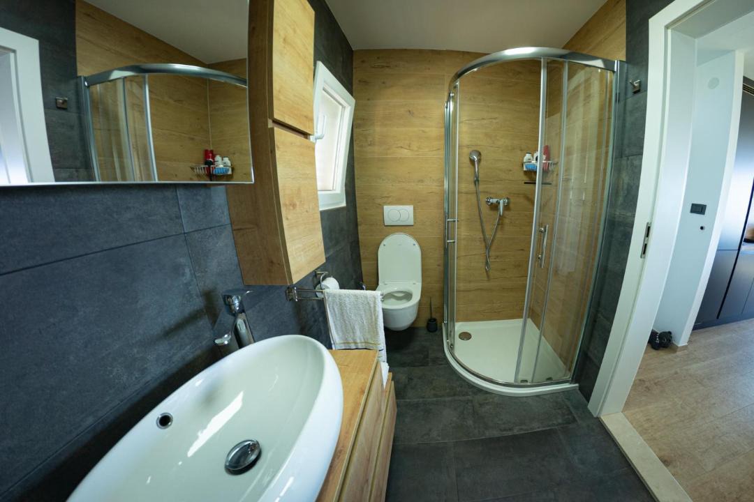 Photo of Bathroom in Petrcane