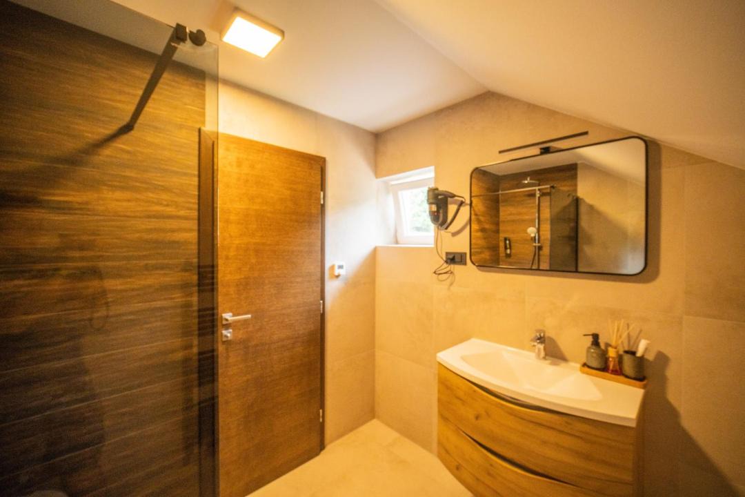 Photo of Bathroom in Hum na Sutli