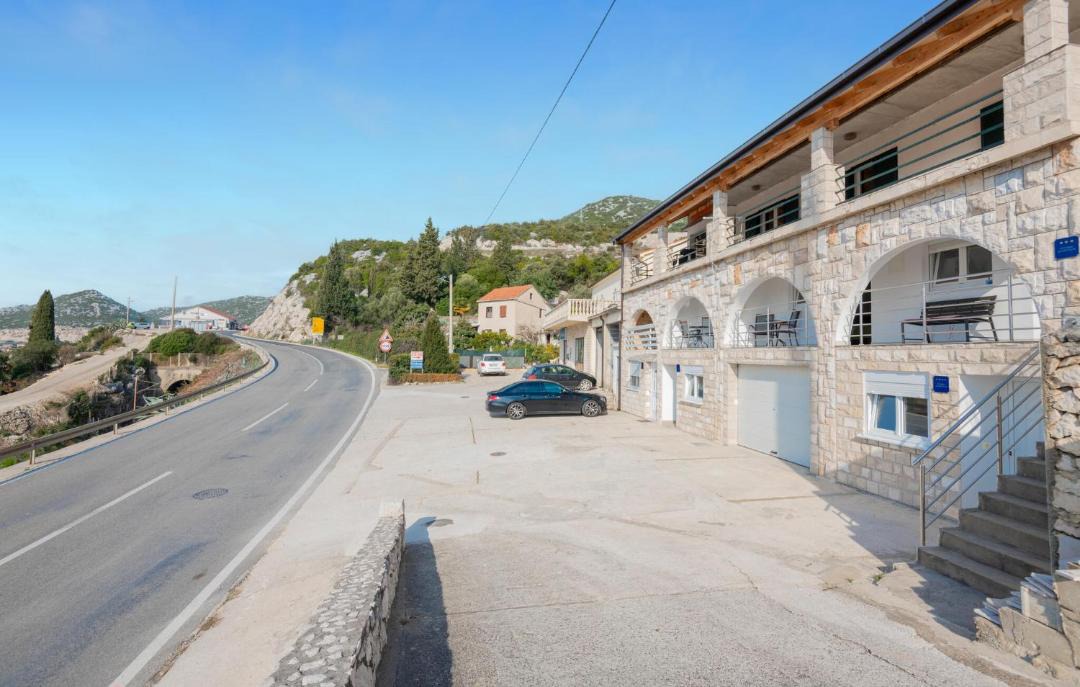 Photo of Others in Ploce