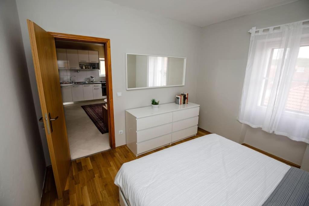 Photo of Bedroom in Cove Parja