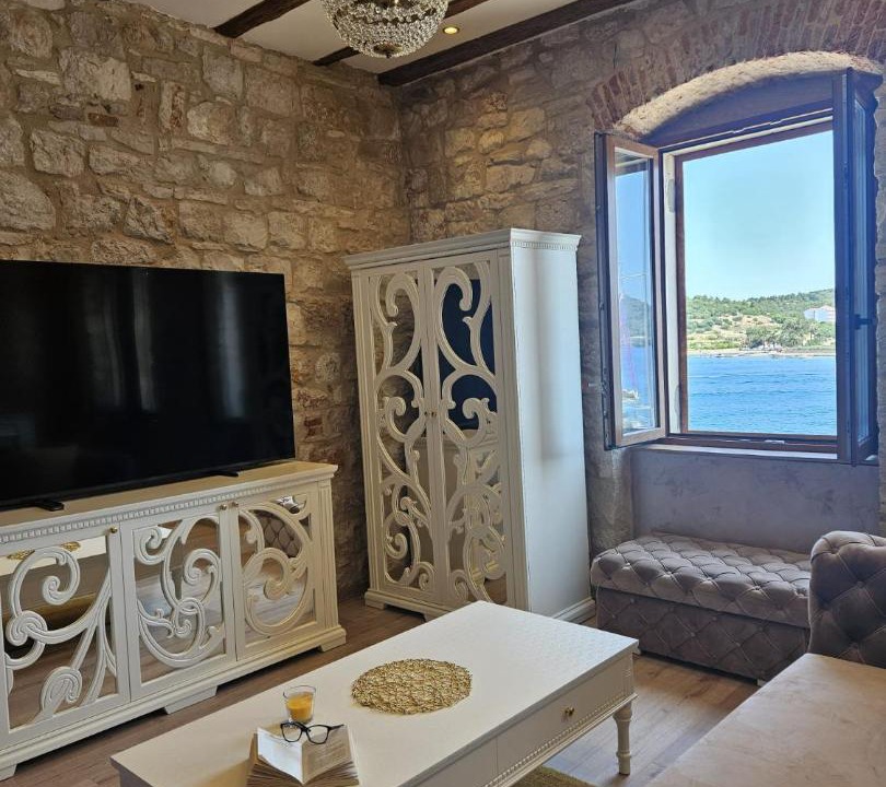 Photo of Others in Vis