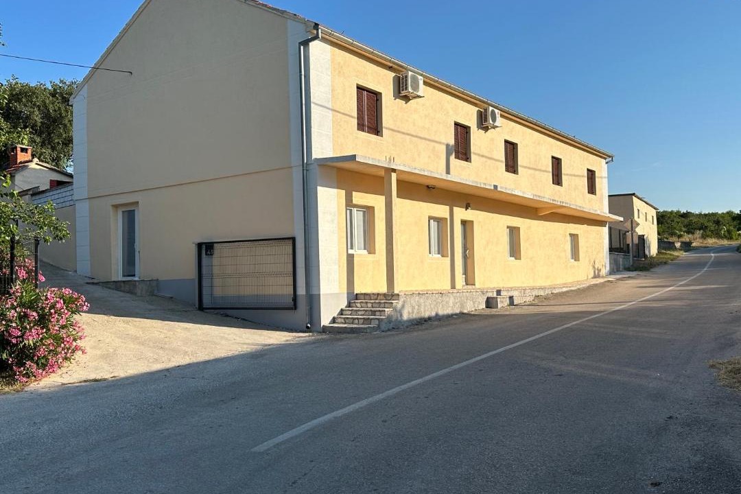Photo of Buildings in Velim