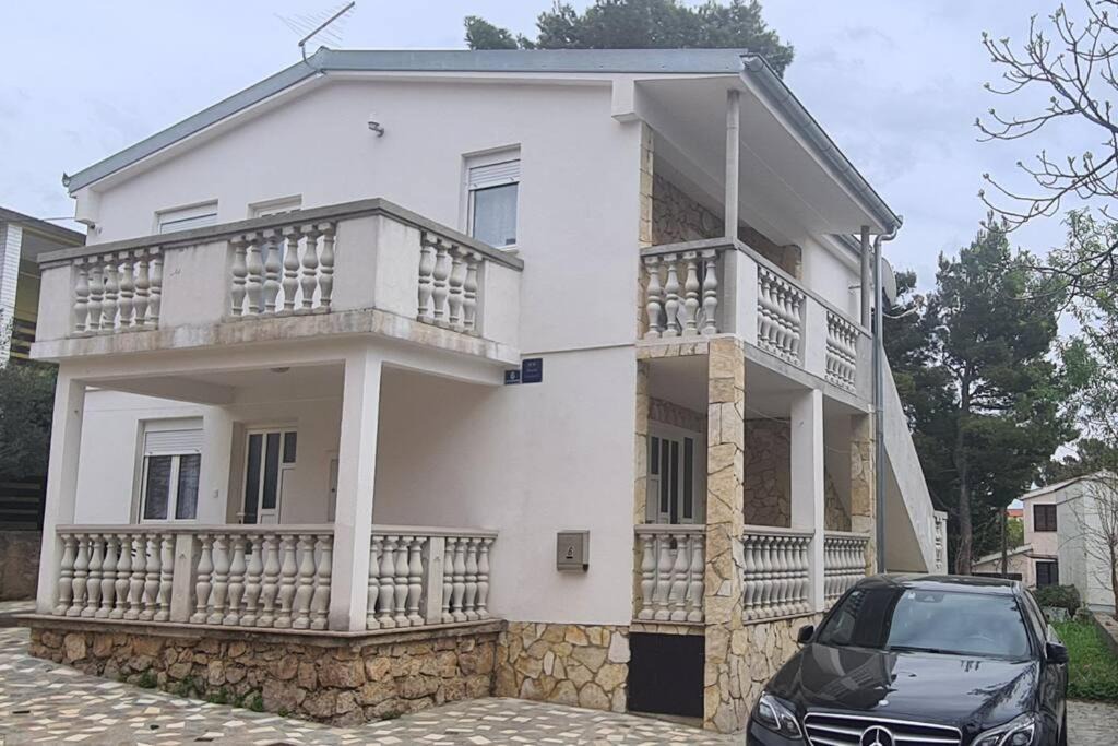 Photo of Buildings in Seline