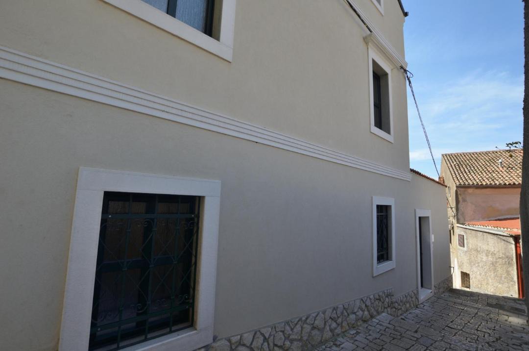 Photo of Buildings in Cove Murtar
