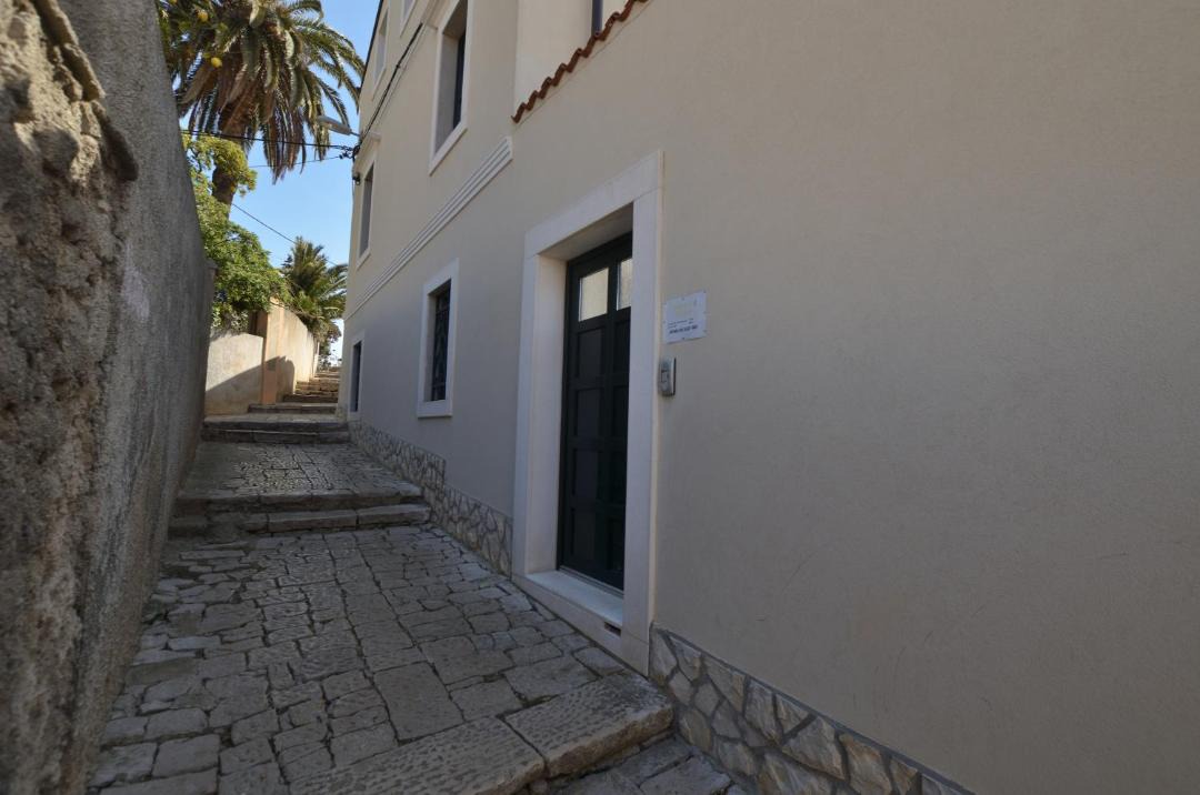 Photo of Buildings in Cove Murtar