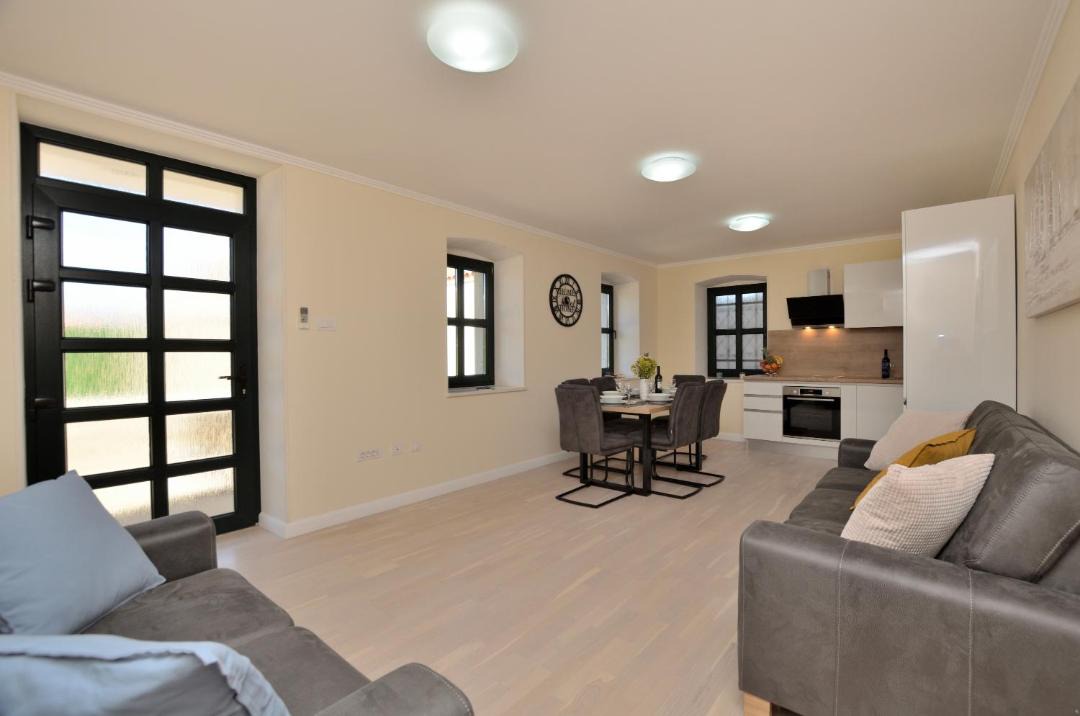 Photo of Livingroom in Cove Murtar